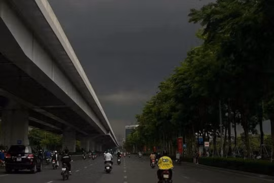 Dự báo thời tiết ngày 18/6: Bắc Bộ, Nam Bộ có mưa dông vào chiều tối