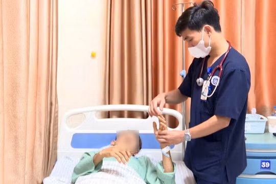 Kịp thời đặt stent chuyển dòng, nam bệnh nhân tránh nguy cơ đột quỵ