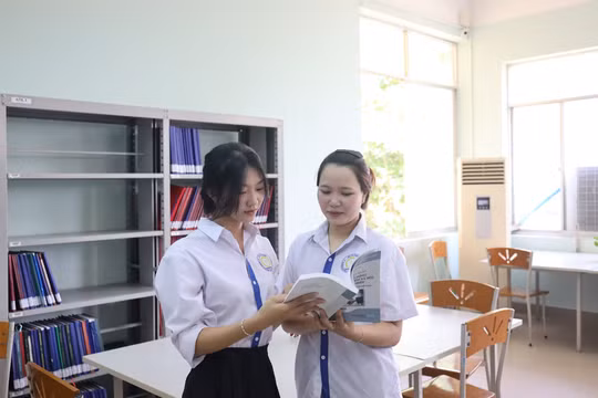 Từ 25/9, giáo viên dạy bằng tiếng nước ngoài phải đạt chuẩn ngoại ngữ bậc 4 trở lên