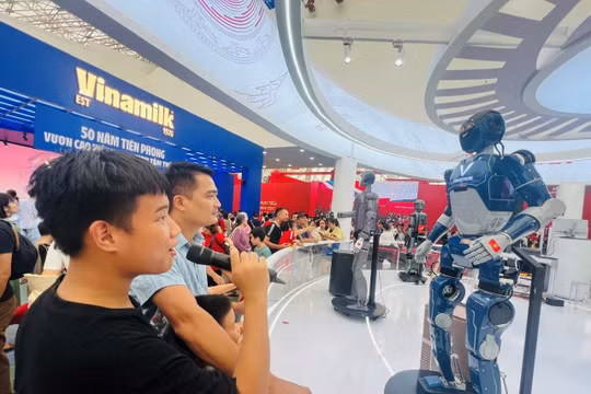 Duy trì chương trình nghệ thuật trung bình 2 ngày/buổi tại Triển lãm thành tựu Đất nước