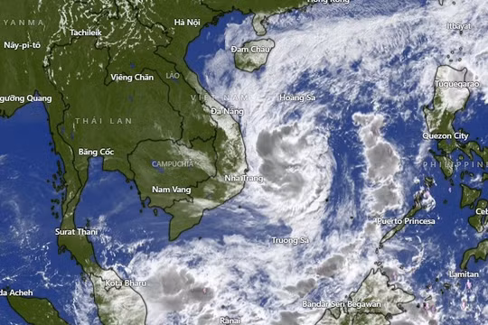 Biển Đông xuất hiện đồng thời bão số 15 và áp thấp nhiệt đới, thời tiết chuyển xấu diện rộng