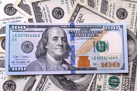 ‏Đồng USD tăng vọt khi căng thẳng thương mại trở lại, Bitcoin lập đỉnh mới‏