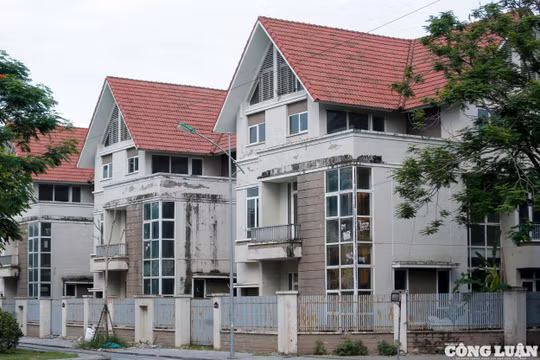 Hà Nội: Loạt biệt thự khang trang vắng bóng cư dân, gây lãng phí lớn