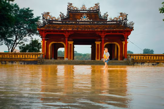 Huế và nhiều địa phương cho học sinh nghỉ học vì mưa lớn, nước sông dâng cao