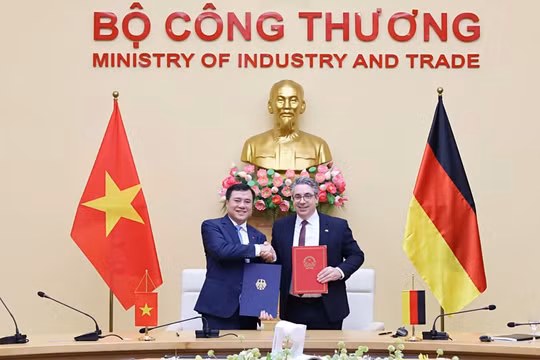 Việt Nam - Đức thống nhất đẩy mạnh hợp tác sản xuất ô tô