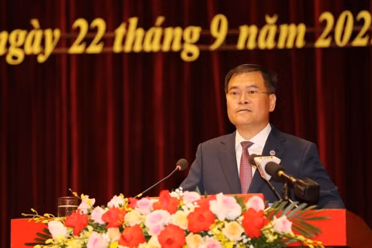 Phê chuẩn ông Bùi Văn Khắng giữ chức vụ Chủ tịch UBND tỉnh Quảng Ninh