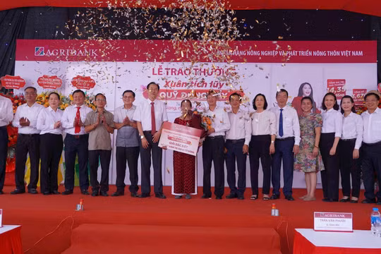 Agribank trao Giải Đặc biệt trị giá 01 tỷ đồng cho khách hàng trúng thưởng chương trình Tiết kiệm dự thưởng 'Xuân tích lũy - Quỹ đong đầy'