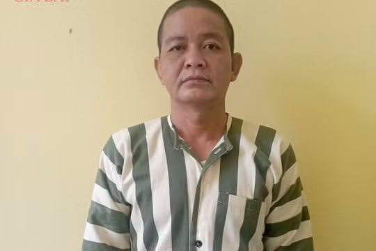 Bực tức vì bị đánh, thanh niên rút dao đâm thủng tim bạn