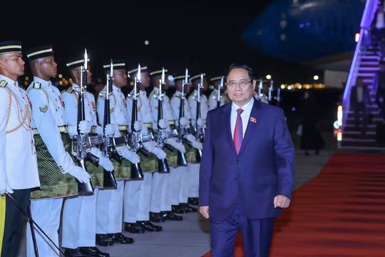 Thủ tướng Phạm Minh Chính tới Kuala Lumpur, bắt đầu chuyến công tác dự Hội nghị Cấp cao ASEAN lần thứ 47