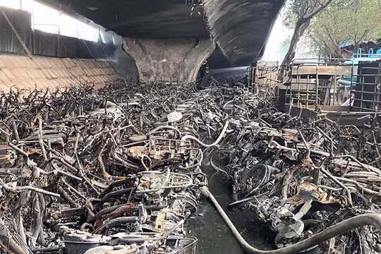 Kiểm tra an toàn, kết cấu cầu Vĩnh Tuy sau vụ cháy bãi xe
