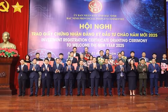 Bắc Ninh trao giấy chứng nhận đăng ký đầu tư, chấp thuận chủ trương đầu tư cho 18 doanh nghiệp