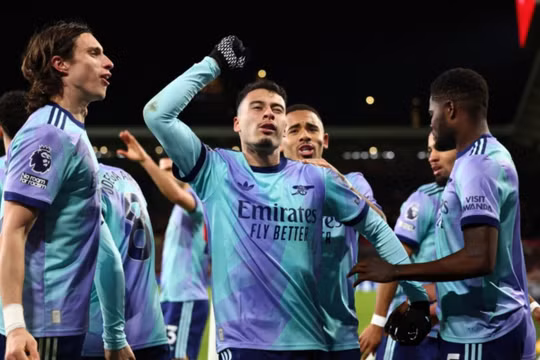 Thắng ngược Brentford, Arsenal trở lại ngôi nhì Ngoại hạng Anh 2024/25