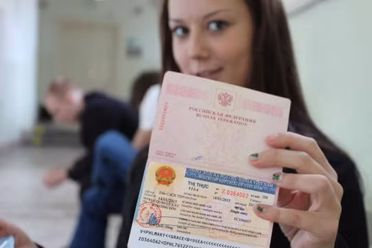 Miễn thị thực với người nước ngoài thuộc diện đặc biệt không quá 5 năm