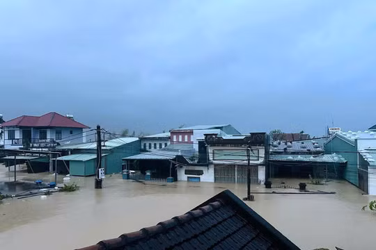 Gia Lai: Nước lũ dâng cao khiến hơn 10.200 căn nhà chìm trong biển nước