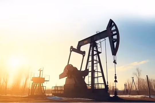 Giá dầu giữ ổn định khi giới đầu tư kỳ vọng hòa đàm Ukraine và Fed hạ lãi suất