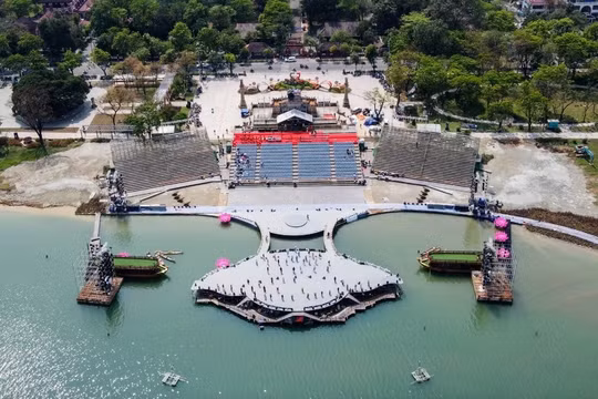 Lộ diện sân khấu nổi trên sông Hương cho đêm khai mạc Năm du lịch Quốc gia - Huế 2025