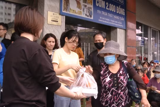Nghĩa tình suất cơm 2.000 đồng