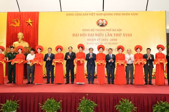Khai trương Trung tâm Báo chí phục vụ Đại hội XVIII Đảng bộ TP Hà Nội