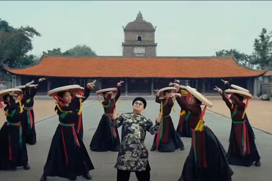 Xuân Hinh nói gì sau khi tham gia MV 'Bắc Bling' của Hoà Minzy?