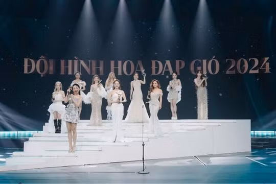 Lộ diện 10 Chị Đẹp thành đoàn, Tóc Tiên lập cú đúp