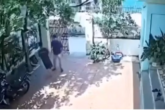 Nam sinh bị thầy giáo họ hàng tát liên tiếp: Nhà trường nói gì?