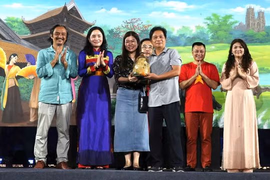 Bộ VHTTDL: Quyên góp gần 4,3 tỉ đồng ủng hộ đồng bào bị thiệt hại do bão lũ