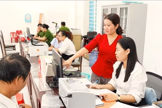 Kết luận của Bộ Chính trị về một số giải pháp đột phá trong tuyển dụng, bố trí, sử dụng, đãi ngộ cán bộ