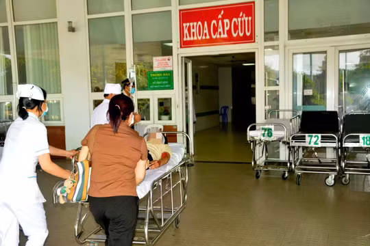 Không có người thân đi cùng, bệnh viện có được từ chối cấp cứu?