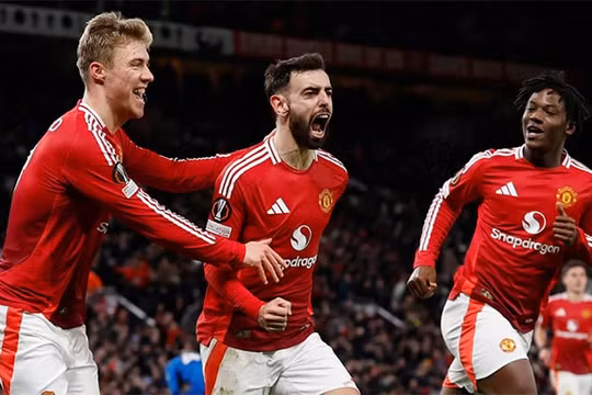 Bruno tỏa sáng phút bù giờ, MU nhọc nhằn đánh bại Rangers ở Europa League