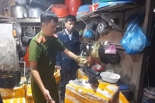 Kon Tum: Phát hiện hơn 350kg cá tầm đông lạnh không rõ nguồn gốc trong quán ăn