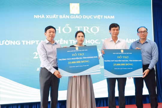 Nhà xuất bản Giáo dục Việt Nam hỗ trợ khẩn cấp 172.000 bản sách giáo khoa cho học sinh vùng lũ lụt tỉnh Khánh Hòa