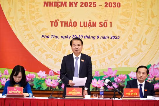 Toàn cảnh thảo luận tổ tại phiên trù bị Đại hội Đảng bộ tỉnh Phú Thọ sau hợp nhất 3 tỉnh