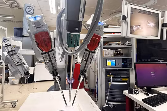 ‏Robot lần đầu có thể phẫu thuật mà không cần con người ‏