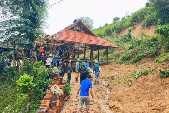 Mưa lớn gây sạt lở nhiều tuyến đường ở Sơn La, 1 người bị thương