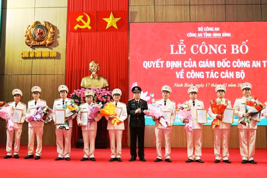 11 lãnh đạo công an cấp phòng, huyện ở Ninh Bình xin nghỉ hưu trước tuổi