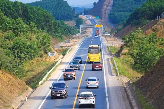 Lái xe cần chấp hành nghiêm quy định khi đi trên đường cao tốc