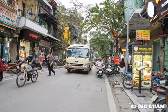 Hà Nội yêu cầu kiểm tra xe trên 16 chỗ ra vào phố cổ, Hồ Gươm trong khung giờ cấm