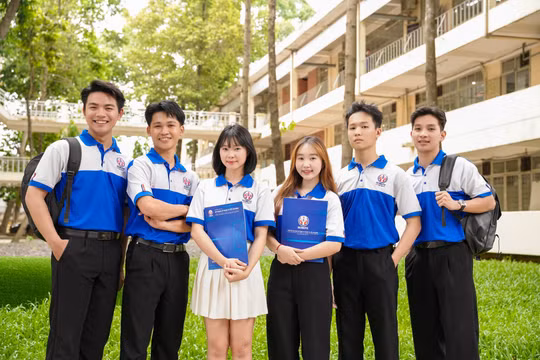 Cộng điểm học bạ, bỏ tổ hợp D01 ở ngành 'nóng'