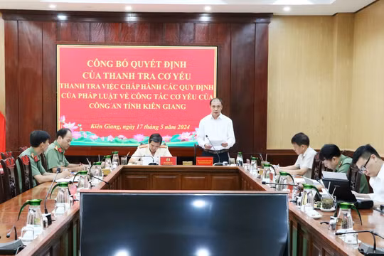 Chánh Thanh tra Cơ yếu do Bộ trưởng Bộ Quốc phòng bổ nhiệm sau khi có ý kiến của Tổng Thanh tra Chính phủ