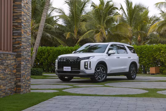 Loạt xe Hyundai giảm giá trăm triệu, nâng bảo hành lên 8 năm