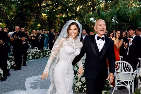 ‏Con số cho chi phí đám cưới mới đây của ông trùm Amazon Jeff Bezos là bao nhiêu?‏