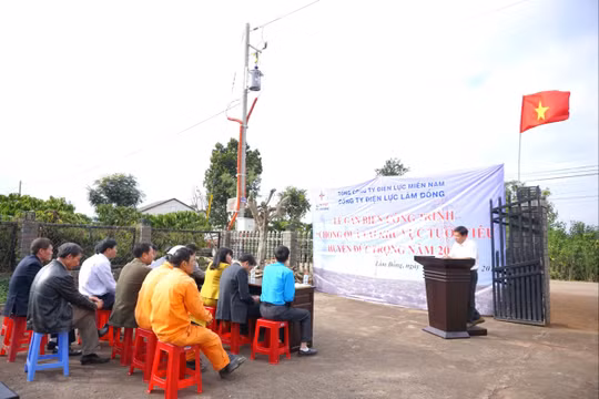 Thắp lên ánh sáng niềm tin trên những miền quê yêu dấu