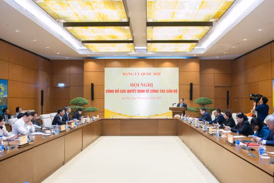 Hội nghị Công bố các quyết định về công tác cán bộ của Ban Thường vụ Đảng ủy Quốc hội