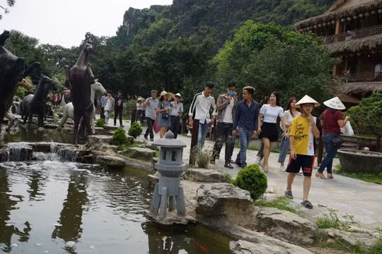 Ninh Bình công khai đường dây nóng hỗ trợ du lịch
