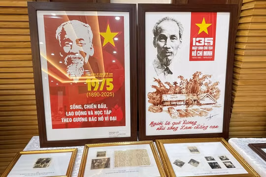 Tiếp nhận nhiều tài liệu, hiện vật quý về Chủ tịch Hồ Chí Minh