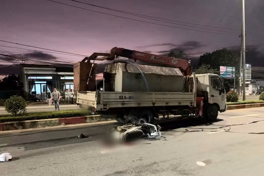 Gia Lai: Tông vào xe bồn đang tưới cây trên quốc lộ, người đàn ông tử vong
