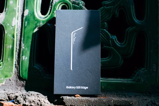 Trên tay Galaxy S25 Edge tại Việt Nam: Thiết kế siêu mỏng 5,8 mm, camera 200 MP