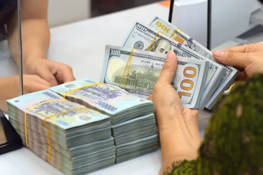 NHNN đảo chiều hút ròng, tỷ giá hạ nhiệt nhờ USD suy yếu