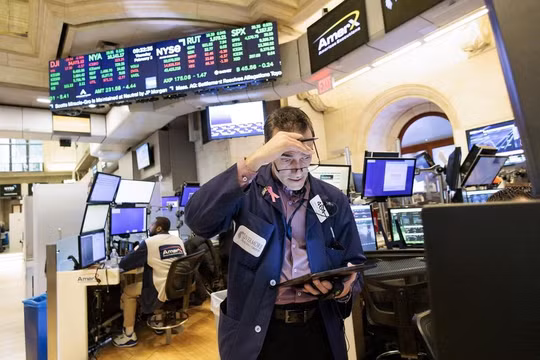 ‏Dow giảm 279 điểm, Nasdaq và S&P 500 cũng lao dốc‏