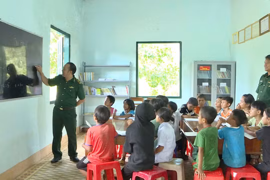Người lính quân hàm xanh mang ánh sáng đến từng bản làng Gia Lai